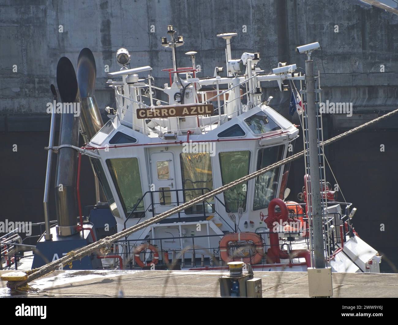 Remorqueur à Agua Clara, canal de Panama Banque D'Images