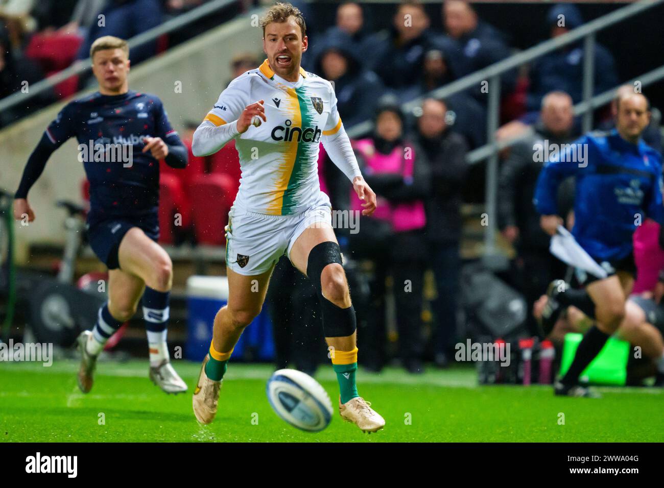 Bristol, Royaume-Uni. 22 mars 2024. James Ramm des Northampton Saints court pour le ballon lors du Gallagher Premiership Rugby match entre Bristol Rugby et Northampton Saints à Ashton Gate, Bristol, Angleterre le 22 mars 2024. Photo de Scott Boulton. Utilisation éditoriale uniquement, licence requise pour une utilisation commerciale. Aucune utilisation dans les Paris, les jeux ou les publications d'un club/ligue/joueur. Crédit : UK Sports pics Ltd/Alamy Live News Banque D'Images