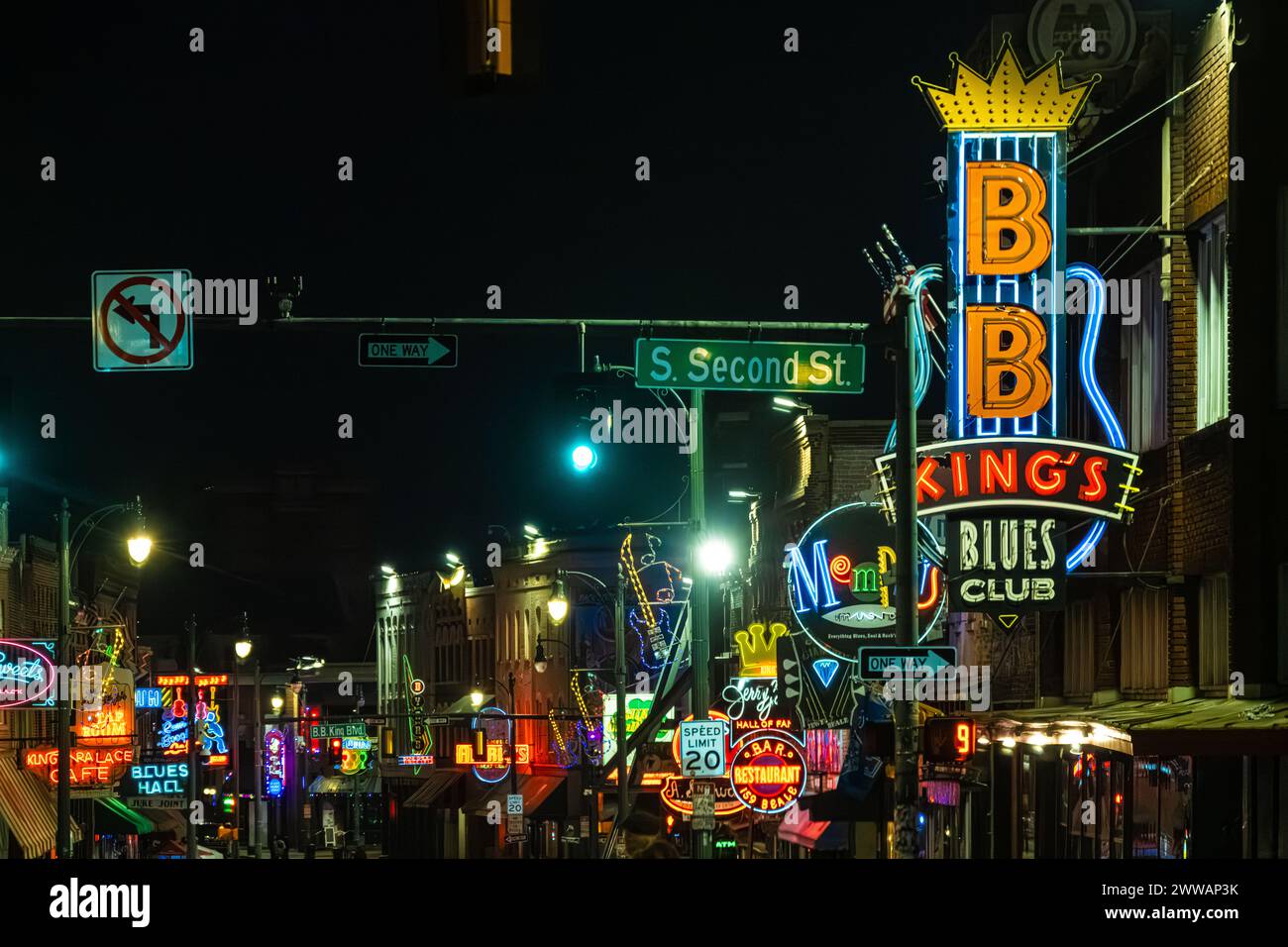 Néon coloré sur Beale Street la nuit à Memphis, Tennessee. (ÉTATS-UNIS) Banque D'Images