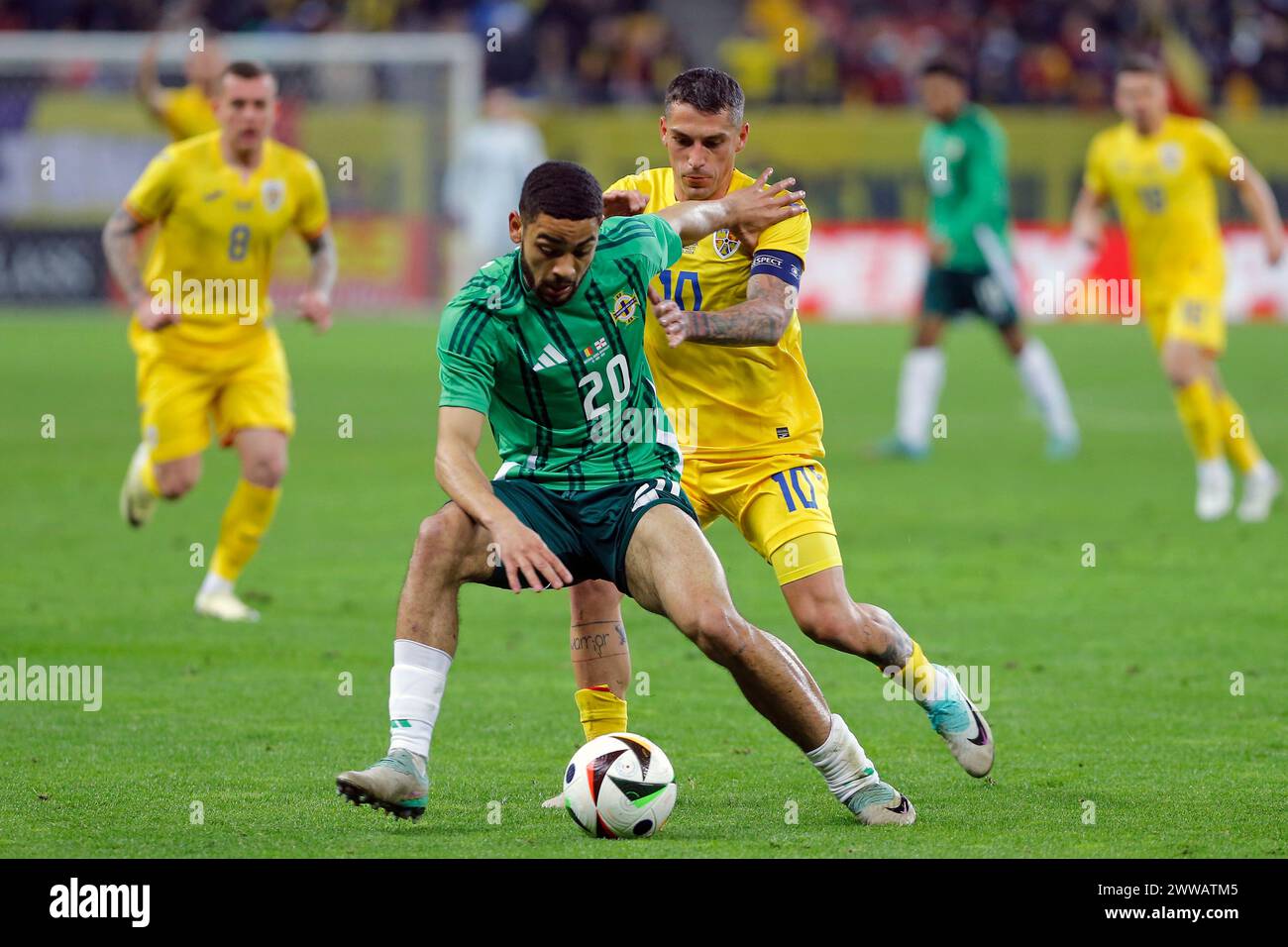 Bucarest, Roumanie. 22 mars 2024. Nicolae Stanciu (R) de Roumanie affronte Brodie Spencer d'Irlande du Nord lors du match international amical de football à la National Arena de Bucarest, Roumanie, le 22 mars 2024. Crédit : Cristian Cristel/Xinhua/Alamy Live News Banque D'Images