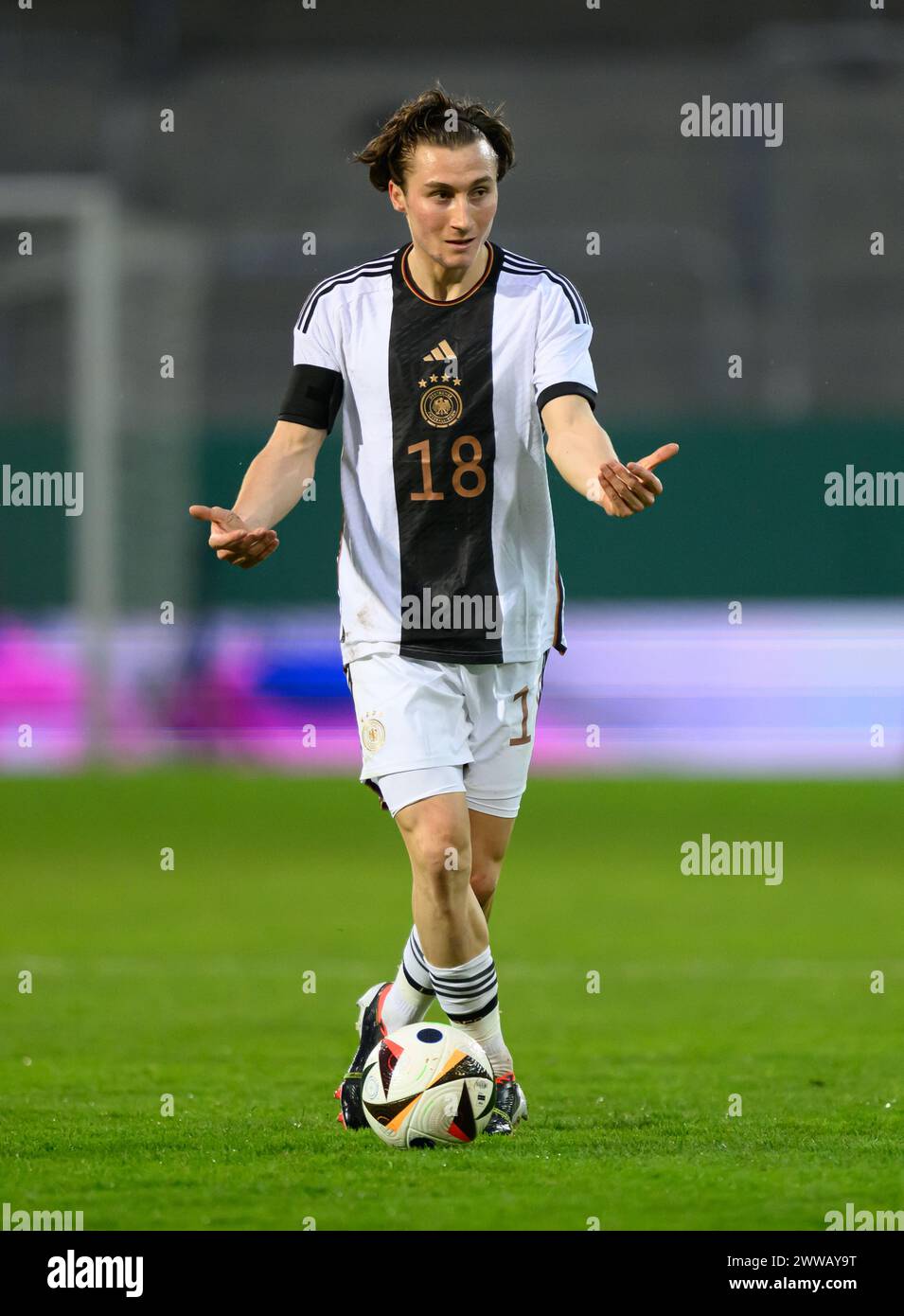 Chemnitz, Allemagne. 22 mars 2024. Football, U21 hommes : qualification pour le Championnat d'Europe, Allemagne - Kosovo, 1er tour, Groupe d, Journée 8, stade - an der Gellertstraße. L'Allemand Rocco Reitz joue le ballon. Crédit : Robert Michael/dpa/Alamy Live News Banque D'Images