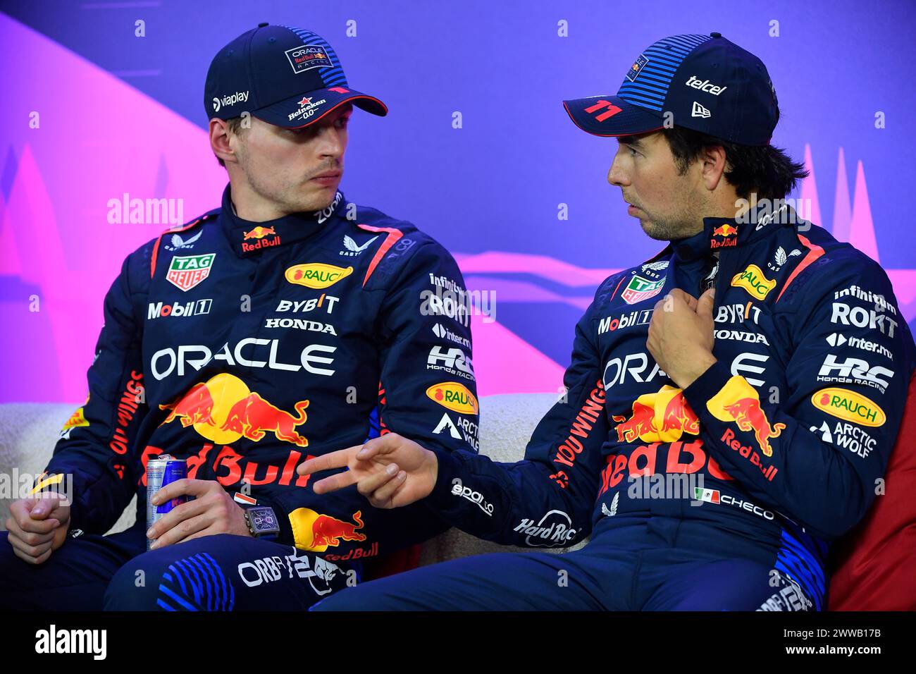 MELBOURNE, AUSTRALIE. 23 mars 2024. Photo : 01 Max Verstappen (NED) Oracle Red Bull Racing (à gauche), 11 Sergio Pérez (MEX) Oracle Red Bull Racing (à droite) lors de la conférence de presse post-qualification des pilotes au Rolex Australian Grand Prix 2024 de la FIA Formula 1 du 22 au 24 mars à l'Albert Park Street circuit, Melbourne, Australie. Crédit : Karl Phillipson/Alamy Live News Banque D'Images