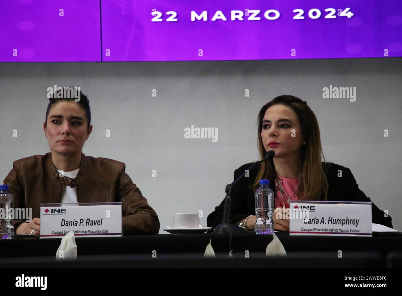 Mexico, Mexique. 22 mars 2024. 22 mars 2024, Mexico, Mexique: les conseillers électoraux, Dania Paola Ravel et Carla Astrid Humphrey participent à la séance publique de la table des représentants des débats présidentiels, à l’occasion du tirage au sort général et des aspects techniques et logistiques des débats présidentiels à l’Institut National Electoral (INE). Le 22 mars 2024 à Mexico, Mexique. (Photo de José Luis Torales/Eyepix Group/Sipa USA) crédit : Sipa USA/Alamy Live News Banque D'Images