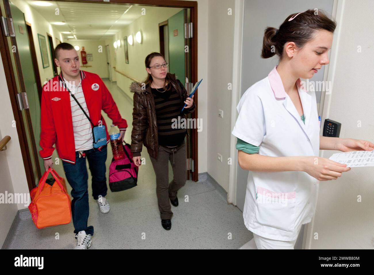 Accueil des urgences obstétricales en maternité. Banque D'Images