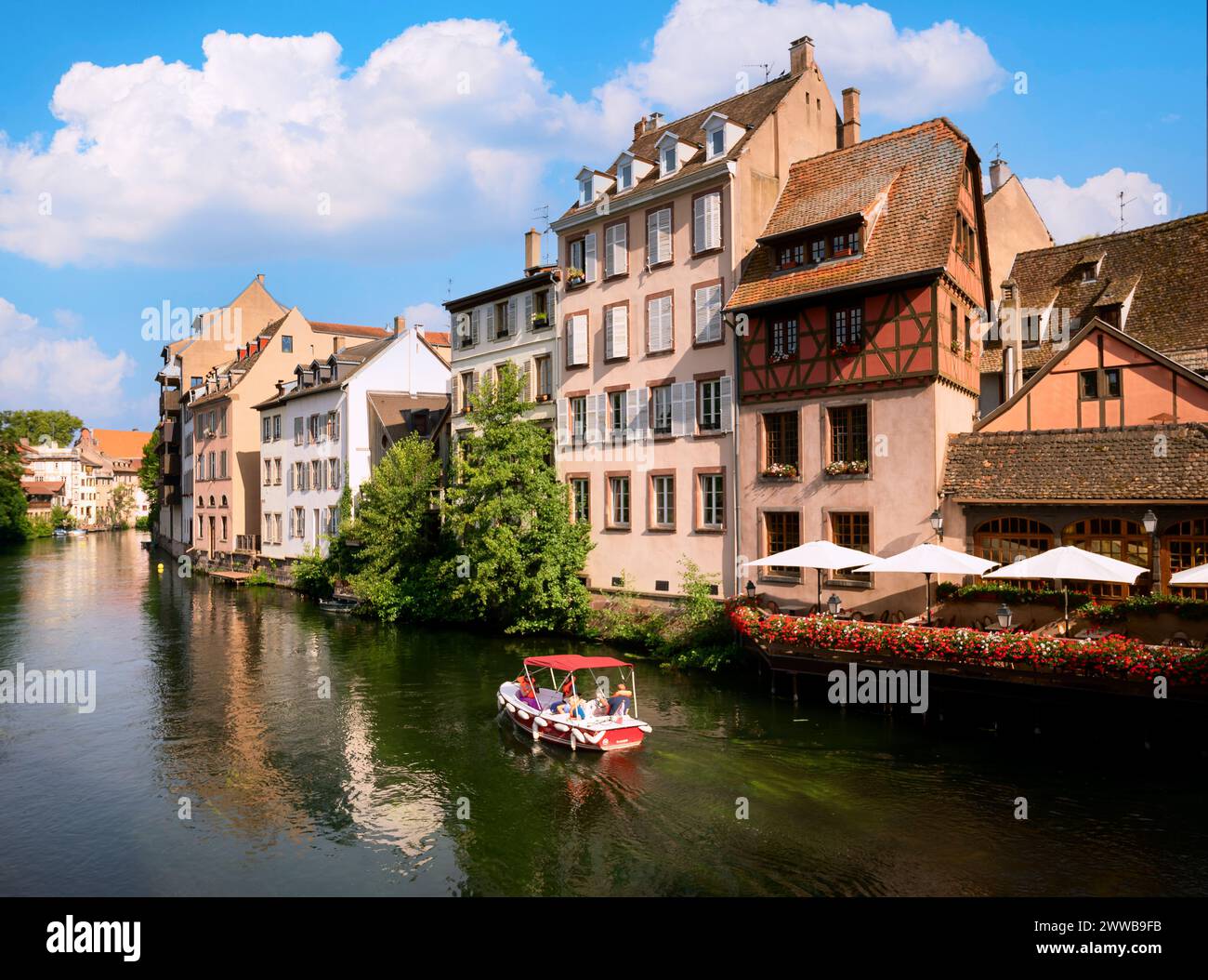 Une balade en bateau à Strasbourg le long des canaux Banque D'Images