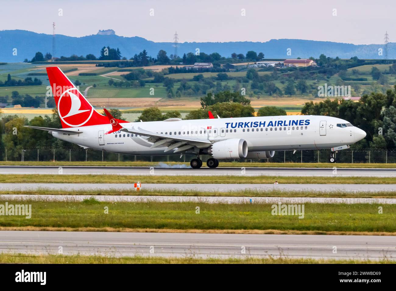 Stuttgart, Allemagne - 31 juillet 2022 : Boeing 737 MAX 8 de Turkish Airlines à l'aéroport de Stuttgart (STR) en Allemagne. Banque D'Images