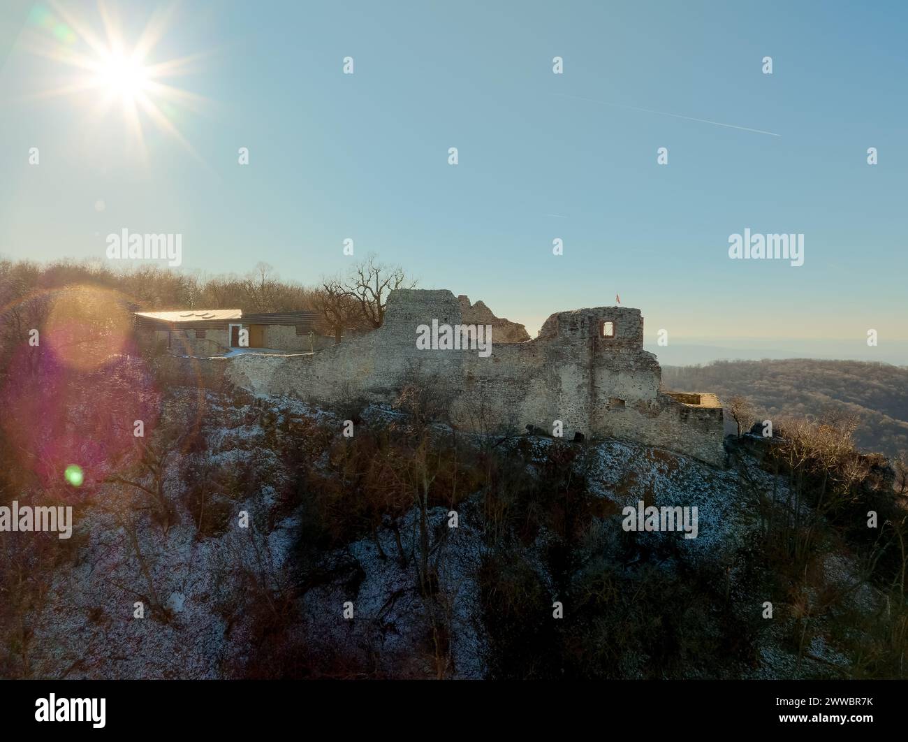 Vue aérienne sur le château de Rezi (nom hongrois est Rezi Var) il s'agit d'un ancien fort historique en ruines dans la région des hautes terres de Balaton. Construit en Xi centu Banque D'Images