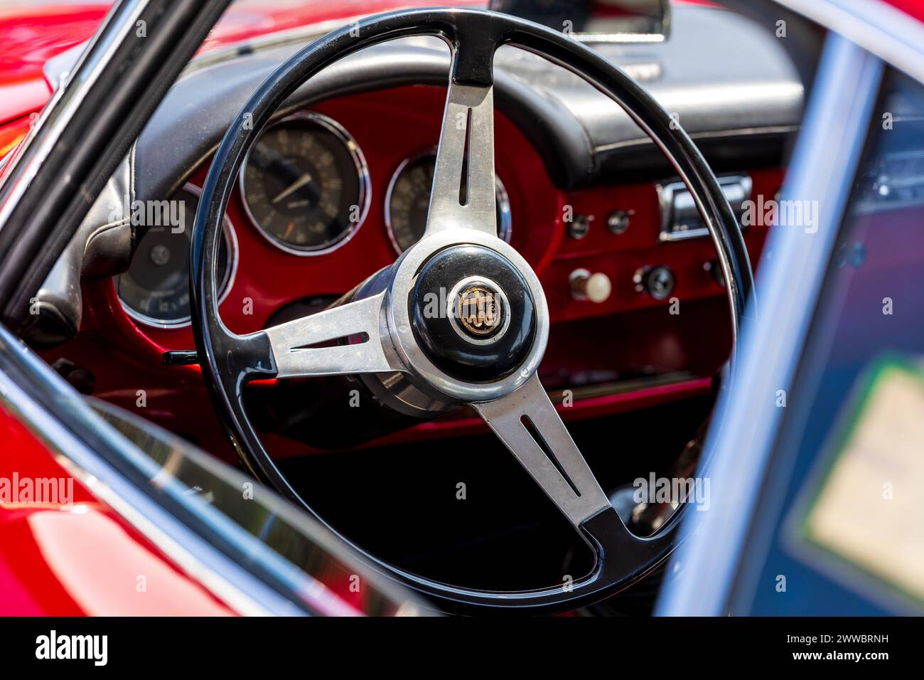 Linthe, ALLEMAGNE - 27 MAI 2023 : L'intérieur de la voiture de sport Alfa Romeo Giulietta Sprint Speciale, 1962. Die Oldtimer Show 2023. Banque D'Images