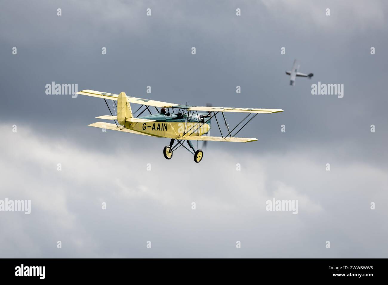 1929 Parnell Elf, aéroporté lors du spectacle aérien Race Day organisé à Shuttleworth le 1er octobre 2023. Banque D'Images