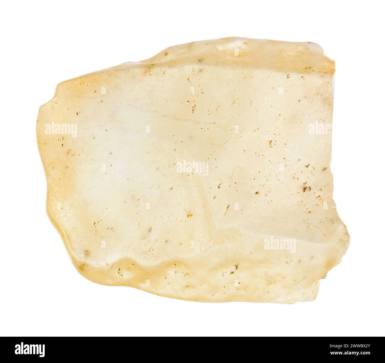 Gros plan de l'échantillon de pierre naturelle de la collection géologique - verre brut du désert libyen isolé sur fond blanc du Sahara oriental, Egypte Banque D'Images
