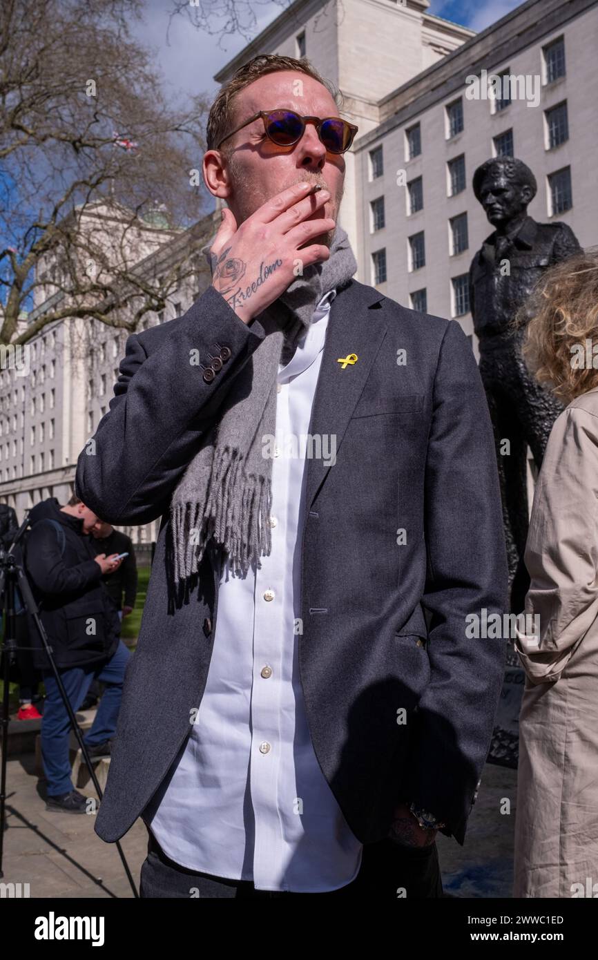 L'actrice devenue activiste Laurance Fox assiste à un rassemblement tournant organisé dans le centre de Londres. Banque D'Images
