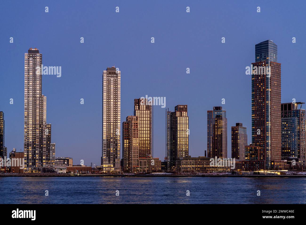 East River et long Island City paysage urbain au coucher du soleil Banque D'Images