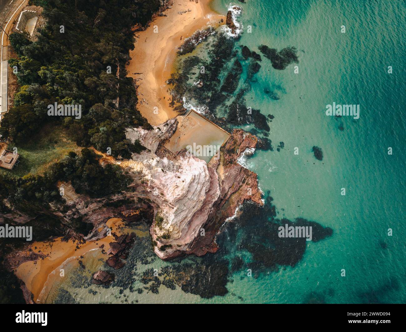 Photographie aérienne de l'Alings Beach Rock Pool à Eden, Nouvelle-Galles du Sud, Australie. Banque D'Images
