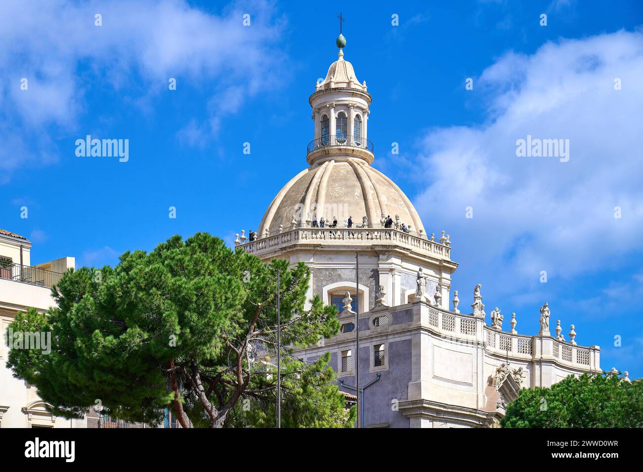 Catane, Italien - 2 März 2024 : Blick auf die Kuppel der Kirche der Abtei Sant Agata in Catania, Italien *** vue du dôme de l'église de l'abbaye de Sant Agata in Catania, Italie Banque D'Images Catane, Italien - 2 März 2024 : Blick auf die Kuppel der Kirche der Abtei Sant Agata in Catania, Italien *** vue du dôme de l'église de l'abbaye de Sant Agata in Catania, Italie Banque D'Images