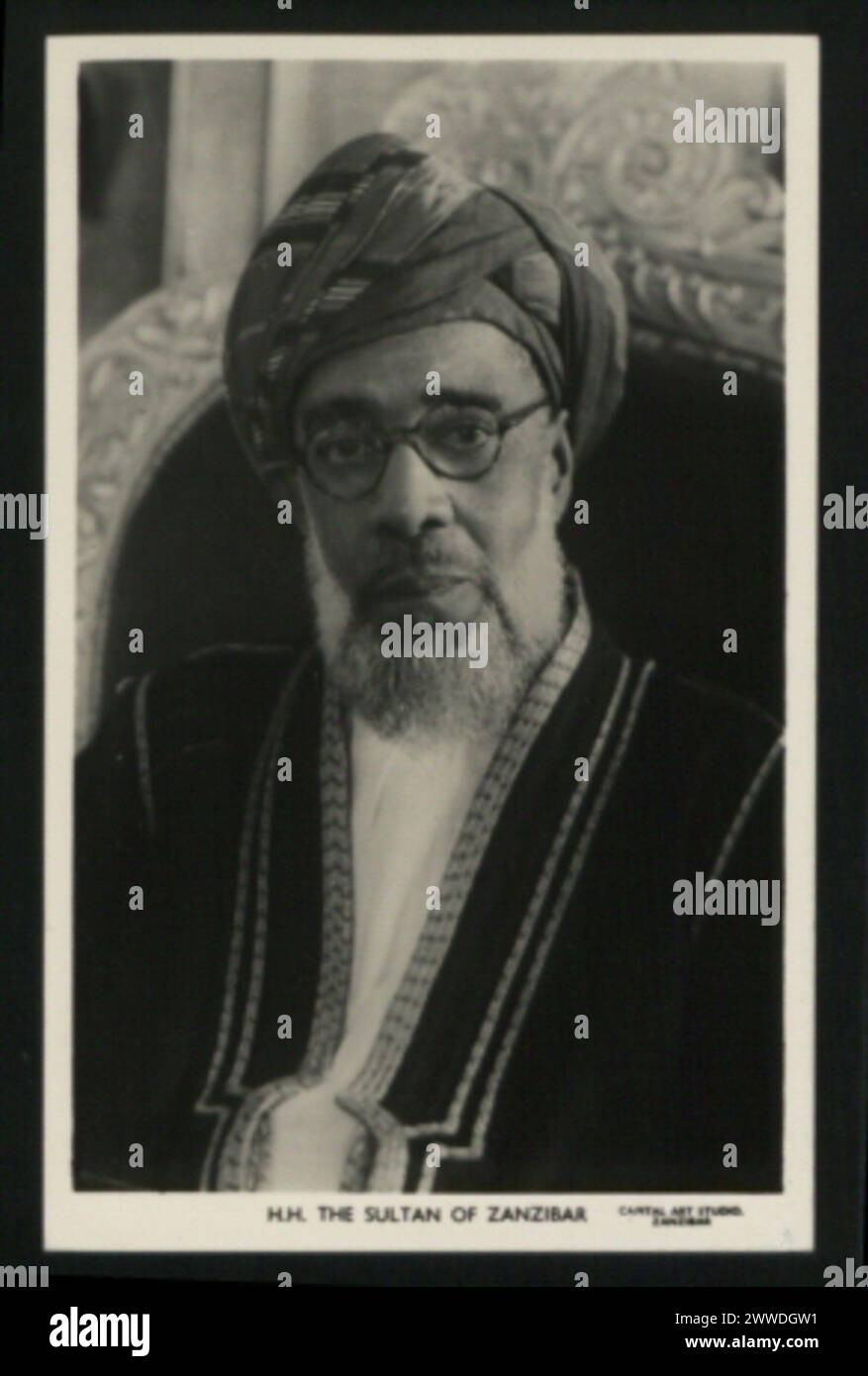H. H. le sultan de Zanzibar, montrant une tenue royale et une présence officielle à Zanzibar sous l'administration britannique. Banque D'Images