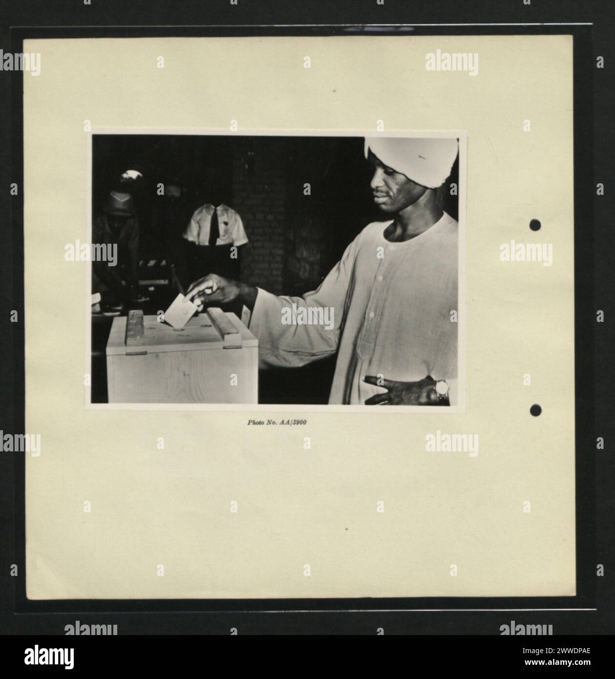 Document couvrant l'article 14 (10) du Règlement électoral de la Chambre des représentants, 1953, fournissant des directives sur les procédures et règlements électoraux. Banque D'Images