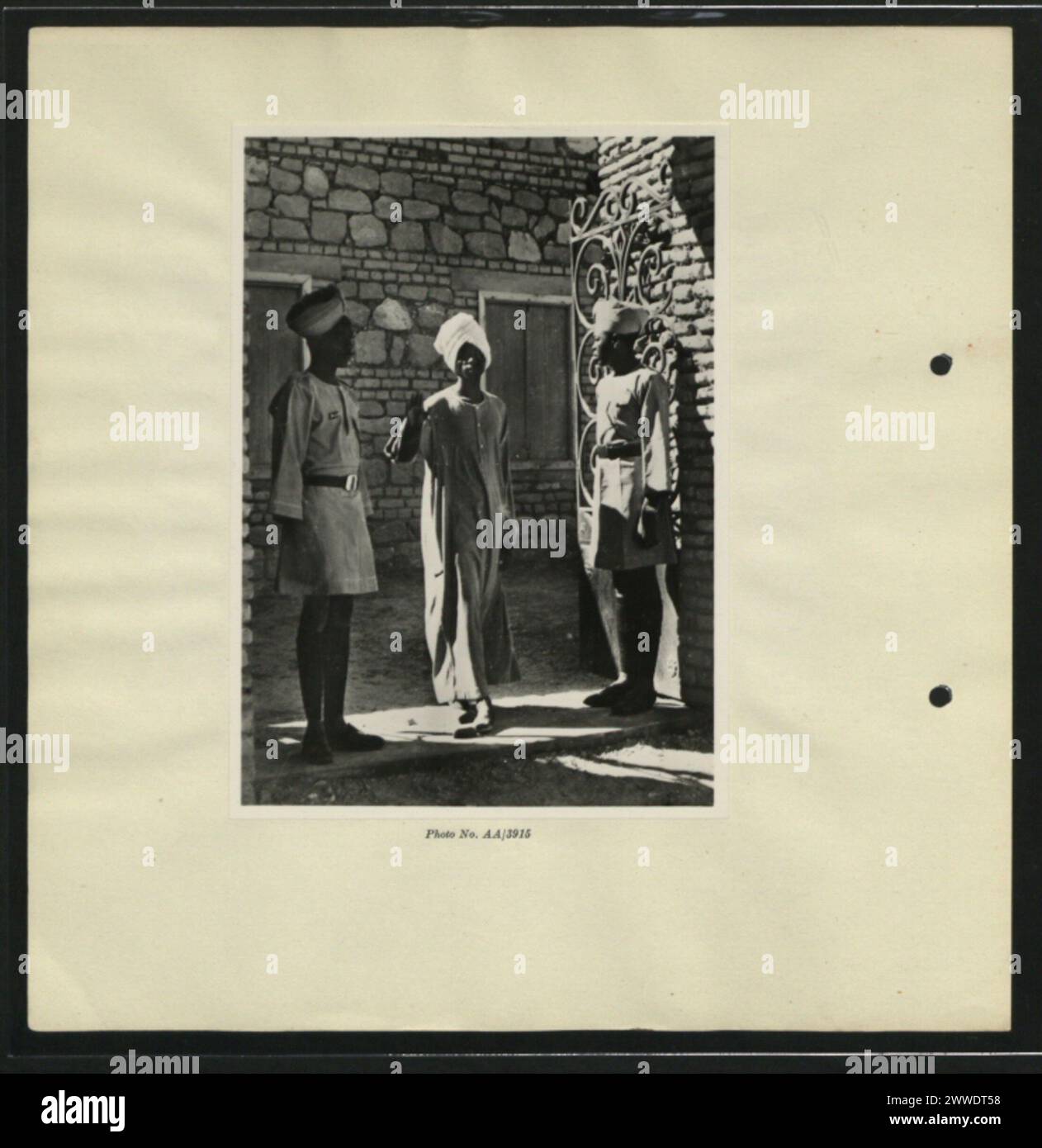 Document couvrant l'article 13 (15) du Règlement électoral de la Chambre des représentants, 1953, détaillant les processus électoraux et les obligations légales en 1953. Banque D'Images