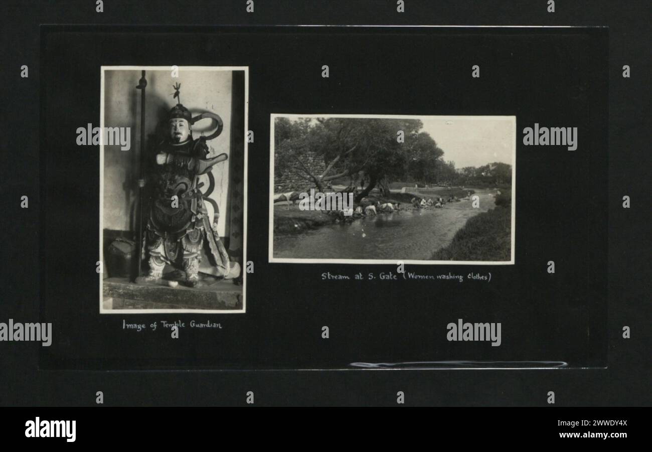 L'image d'un gardien de temple en Chine continentale représente les traditions culturelles et religieuses. À la porte sud, un ruisseau est utilisé pour laver les vêtements par les femmes locales. Banque D'Images