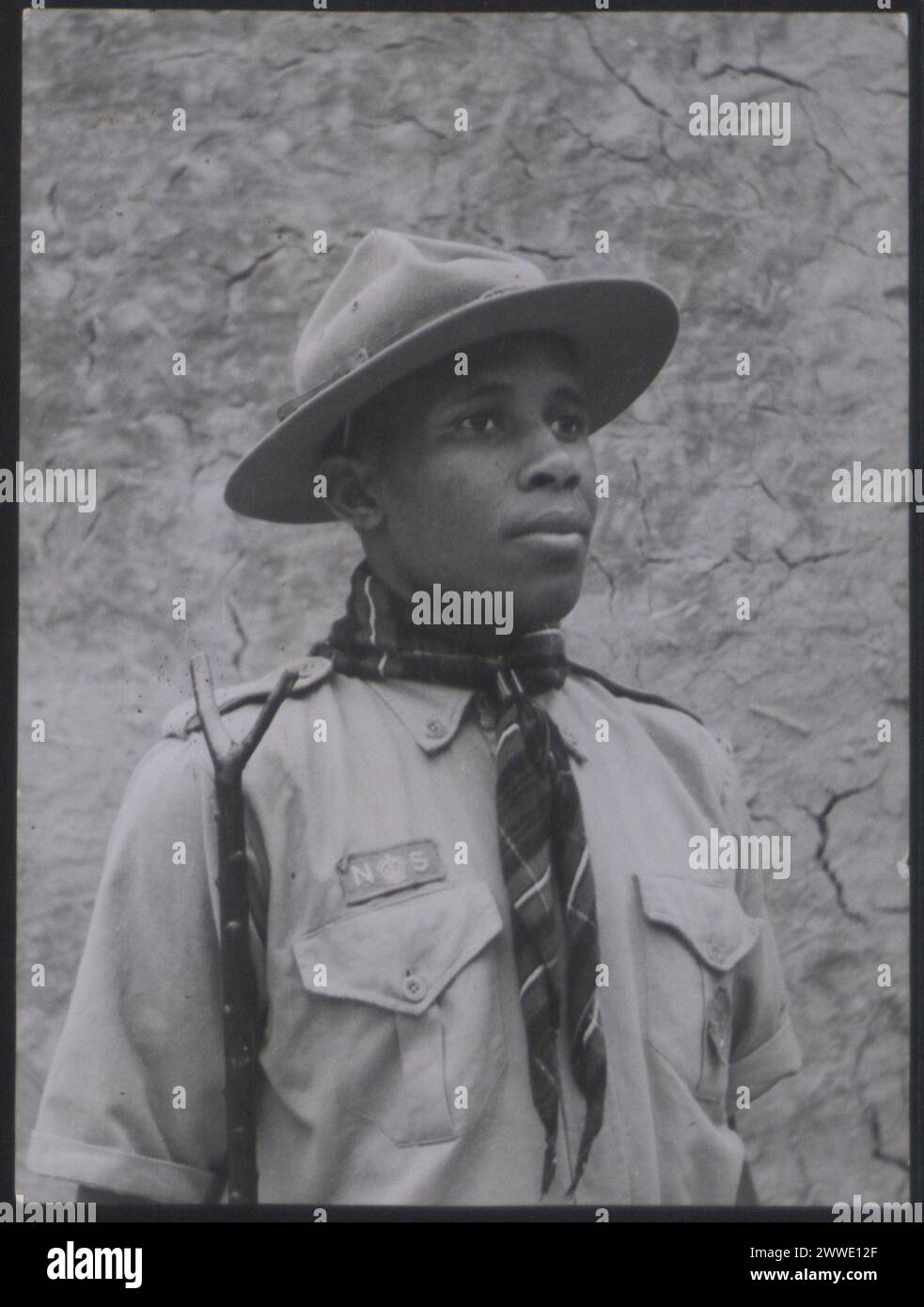 Un Boy Scout typique de Trinité-et-Tobago, photographié le 24 juillet 1940, représentant la participation des jeunes aux activités de scoutisme et à l’engagement communautaire. Banque D'Images
