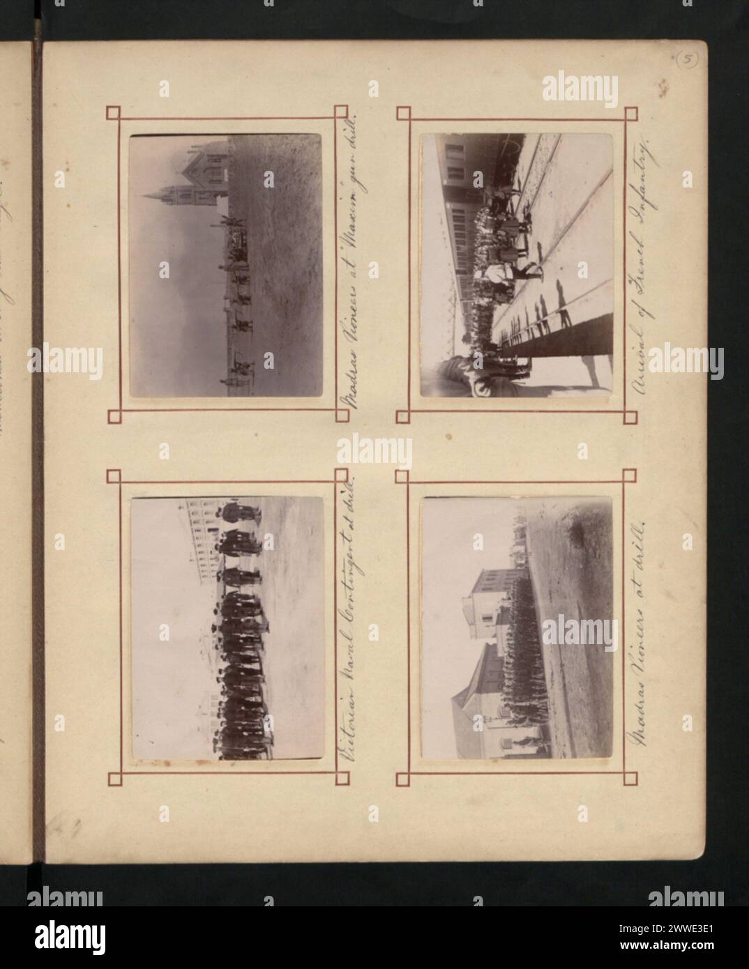 Les exercices du contingent naval victorien, les exercices des pionniers de Madras, y compris les exercices Maxim Gun, et l'arrivée de l'infanterie française ont eu lieu en Chine en 1900 lors de la rébellion des Boxers. Banque D'Images