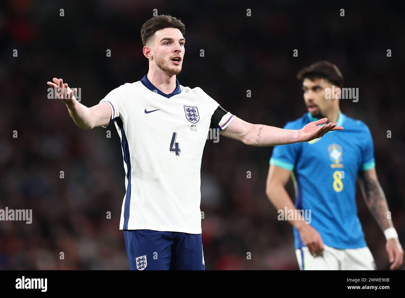 Londres, Royaume-Uni. 23 mars 2024. Declan Rice de l'Angleterre fait des gestes lors du match amical international entre l'Angleterre et le Brésil au stade de Wembley le 23 mars 2024 à Londres, Angleterre. (Photo de Daniel Chesterton/phcimages.com) crédit : PHC images LTD/Alamy Live News Banque D'Images