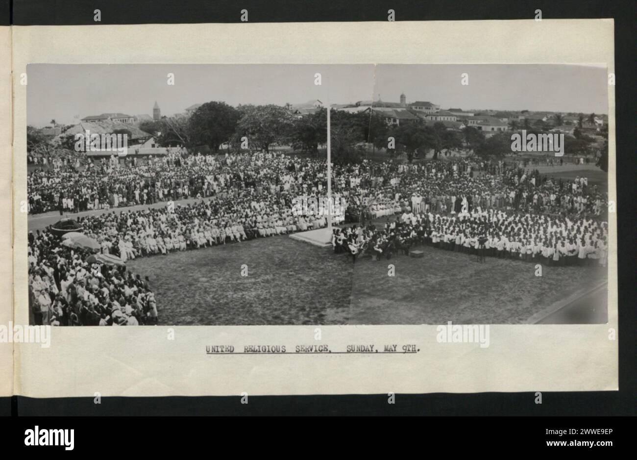 Un Service religieux Uni a eu lieu le dimanche 9 mai en Afrique, avec des membres de la congrégation participant à des pratiques de culte et cérémonielles organisées. Banque D'Images