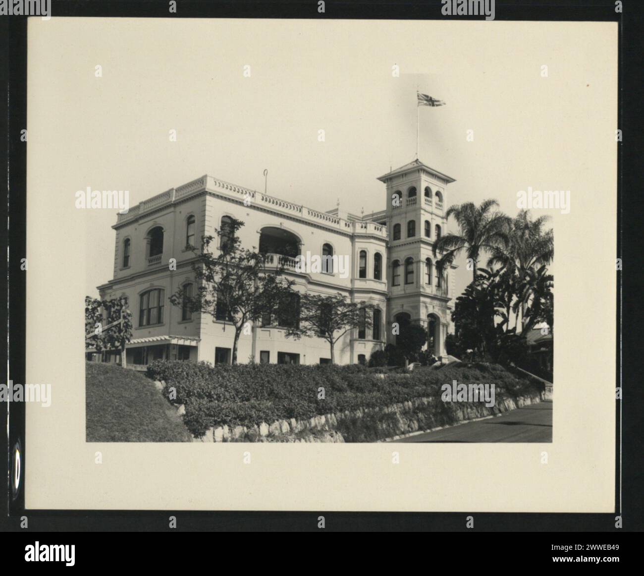 La photographie montre les extensions orientales d'un bâtiment à Brisbane, Queensland. Le rez-de-chaussée contient une salle de billard, le premier étage une salle de réception, et le deuxième étage les chambres du gouverneur et de sa femme avec deux salles de bains séparées. Date : 26 août 1938. Banque D'Images