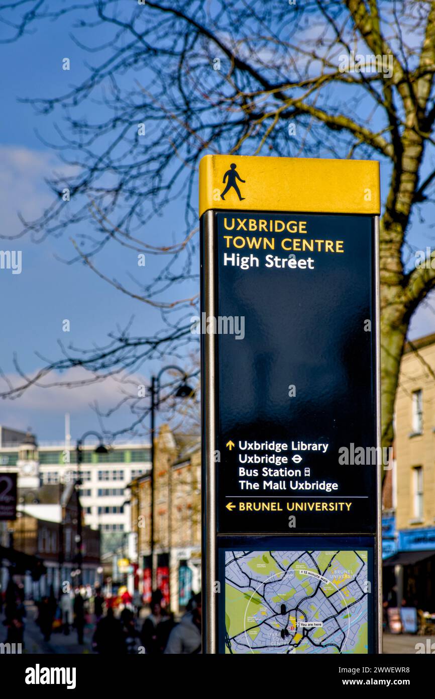 Uxbridge Town Centre & High Street Sign, Borough of Hillingdon, Londres, Angleterre, Royaume-Uni Banque D'Images