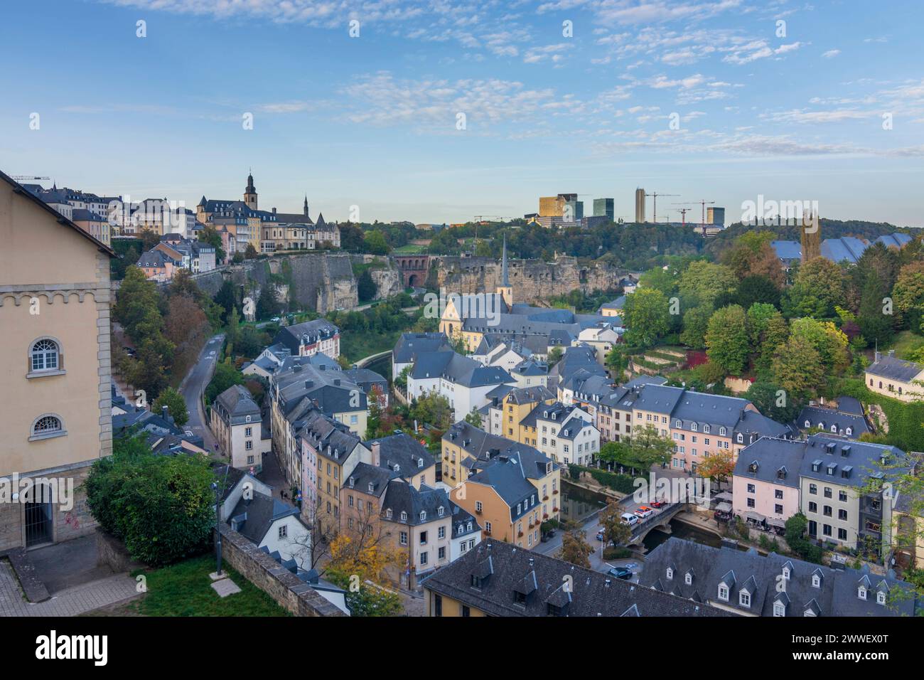 Quartier Grund, vallée de l'Alzette, gratte-ciel au quartier Kirchberg, vue depuis la Corniche Luxembourg ville Luxembourg Luxembourg, LÃt Luxembourg Luxembourg Banque D'Images