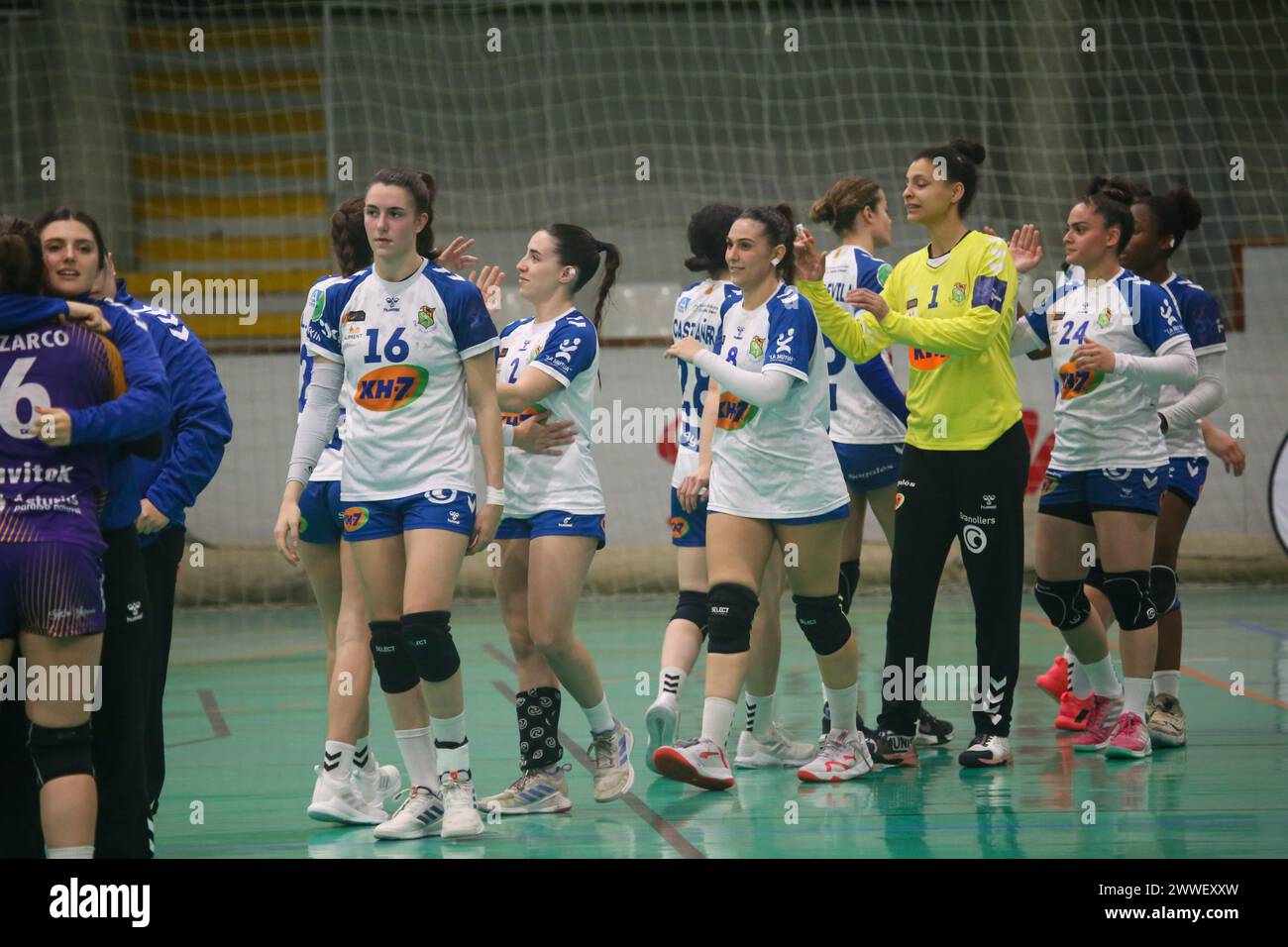 Gijón, Espagne, 23 mars 2024 : le KH-7 BM. Les joueurs de Granollers célèbrent la victoire lors de la 22ème Journée de la Ligue Iberdrola Guerreras 2023-24 entre motive.co Gijón Balonmano la Calzada et Kh-7 BM. Granollers, le 23 mars 2024, au Pavillon la Arena, à Gijón, Espagne. Crédit : Alberto Brevers / Alamy Live News. Banque D'Images