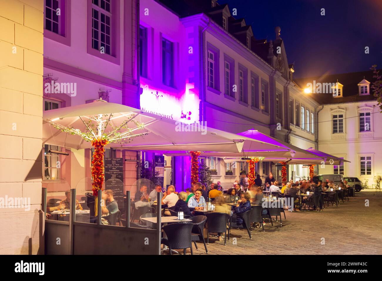 Square Domfreihof, Palais Walderdorff, restaurant Trier Moselle Rheinland-Pfalz, Rhénanie-Palat Allemagne Banque D'Images