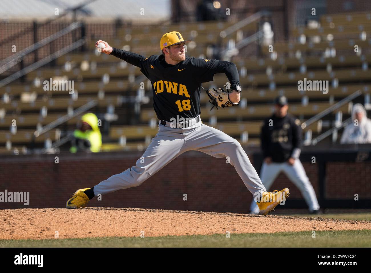 West Lafayette, Indiana, États-Unis. 23 mars 2024. AARON SAVARY (18 ans) de l'Iowa terrains pendant le match de baseball de la NCAA entre les Hawkeyes de l'Iowa et les Purdue Boilermakers, samedi 23 mars 2024, à Alexander Field à West Lafayette, Ind L'Iowa a gagné le match 4-3. (Crédit image : © David Wegiel/ZUMA Press Wire) USAGE ÉDITORIAL SEULEMENT! Non destiné à UN USAGE commercial ! Banque D'Images