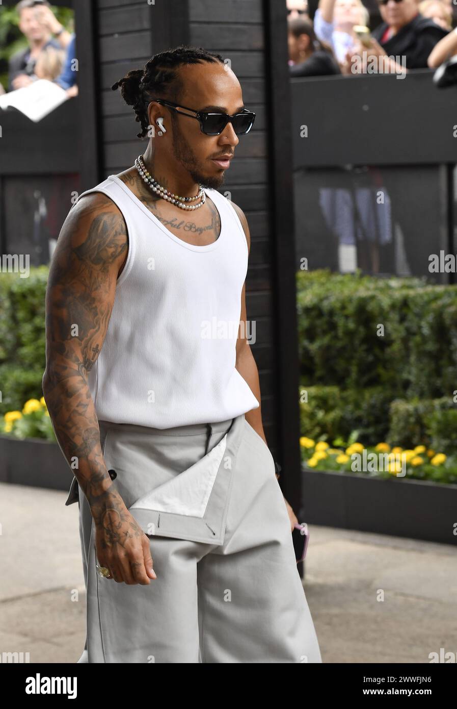 MELBOURNE, AUSTRALIE 24 mars 2024. Photo : 44 Lewis Hamilton (GBR) Mercedes-AMG Petronas F1 Team dans le paddock au Rolex Australian Grand Prix 2024 de la FIA Formula 1 3ème manche du 22 au 24 mars à l'Albert Park Street circuit, Melbourne, Australie. Crédit : Karl Phillipson/Alamy Live News Banque D'Images