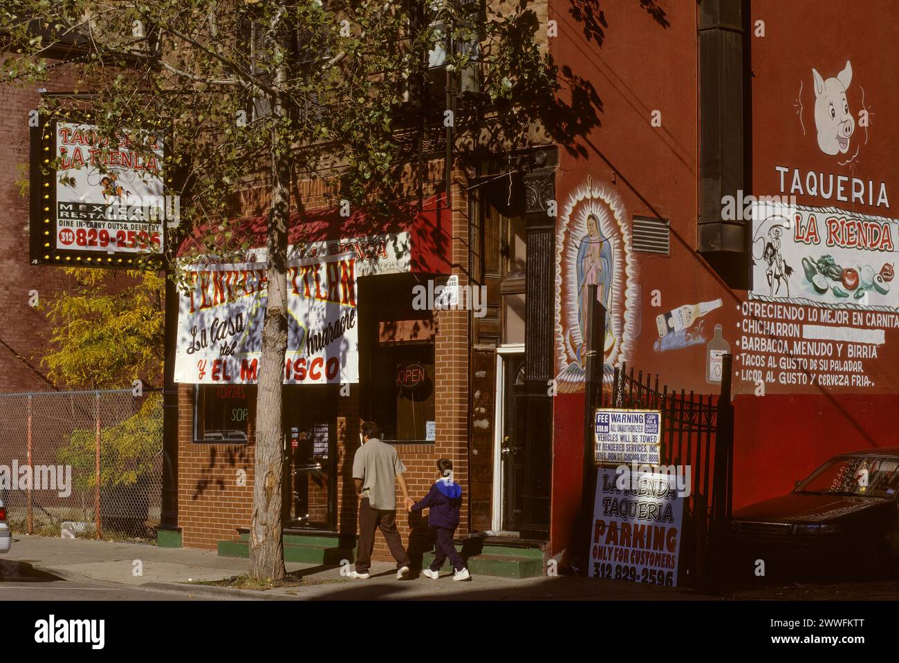 Chicago, Illinois, États-Unis - Pilsen, quartier mexicain américain, 18e. Restaurant Street Taqueria Banque D'Images