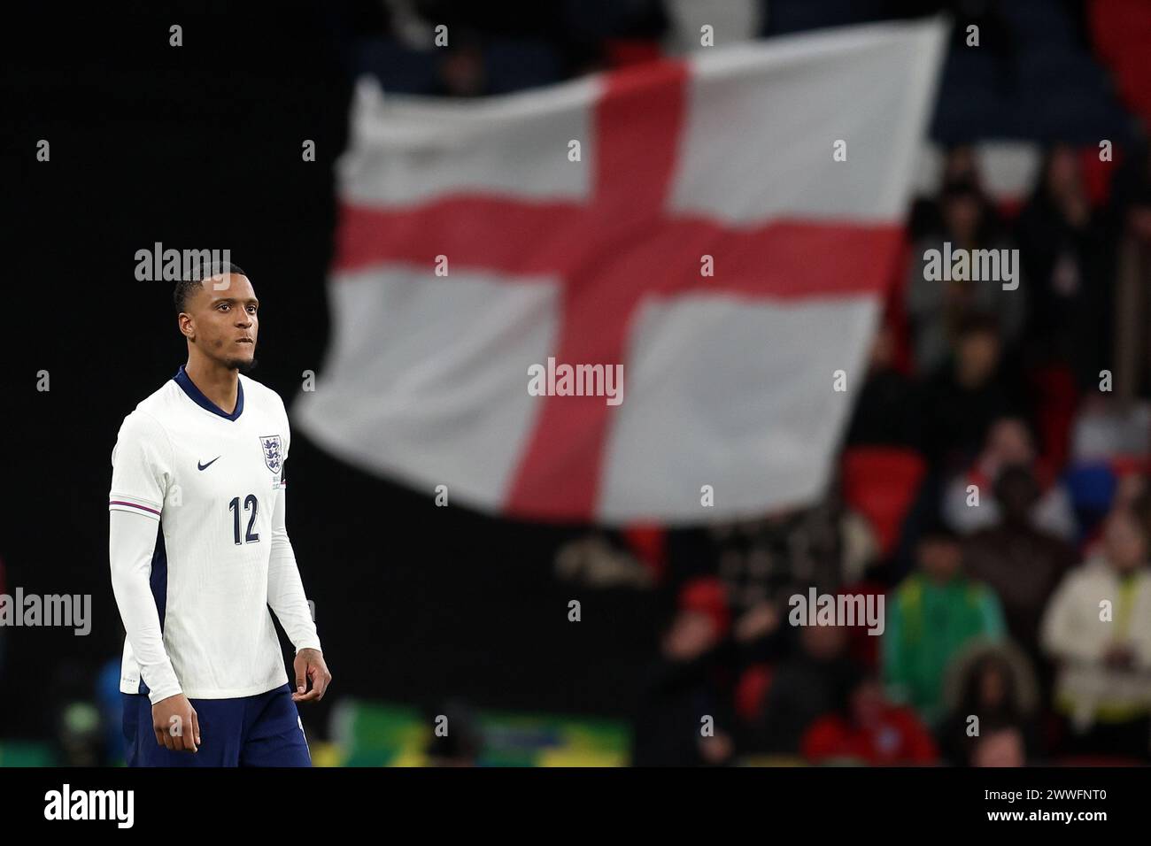 Londres, Royaume-Uni. 23 mars 2024. Ezri Konsa d'Angleterre regarde. Angleterre v Brésil, match amical international de football au stade de Wembley à Londres le samedi 23 mars 2024. Usage éditorial exclusif. photo par Andrew Orchard/Andrew Orchard photographie sportive/Alamy Live News crédit : Andrew Orchard photographie sportive/Alamy Live News Banque D'Images