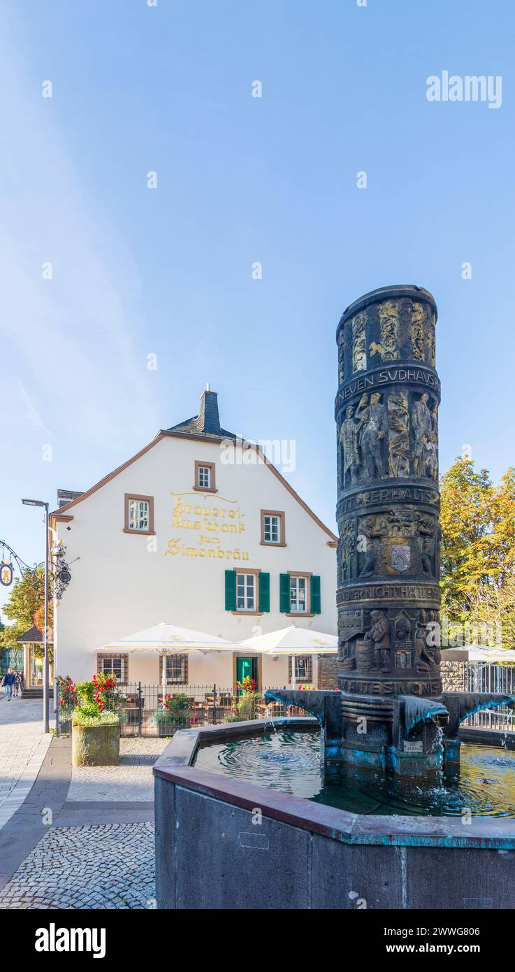 Bitburg : pub Simonbräu, fontaine de bière à Eiffel, Rhénanie-Palatinat, Allemagne Banque D'Images