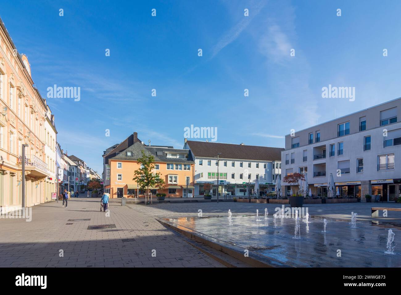 Bitburg : Rue Hauptstraße, vieille ville, zone piétonne à Eiffel, Rhénanie-Palatinat, Allemagne Banque D'Images