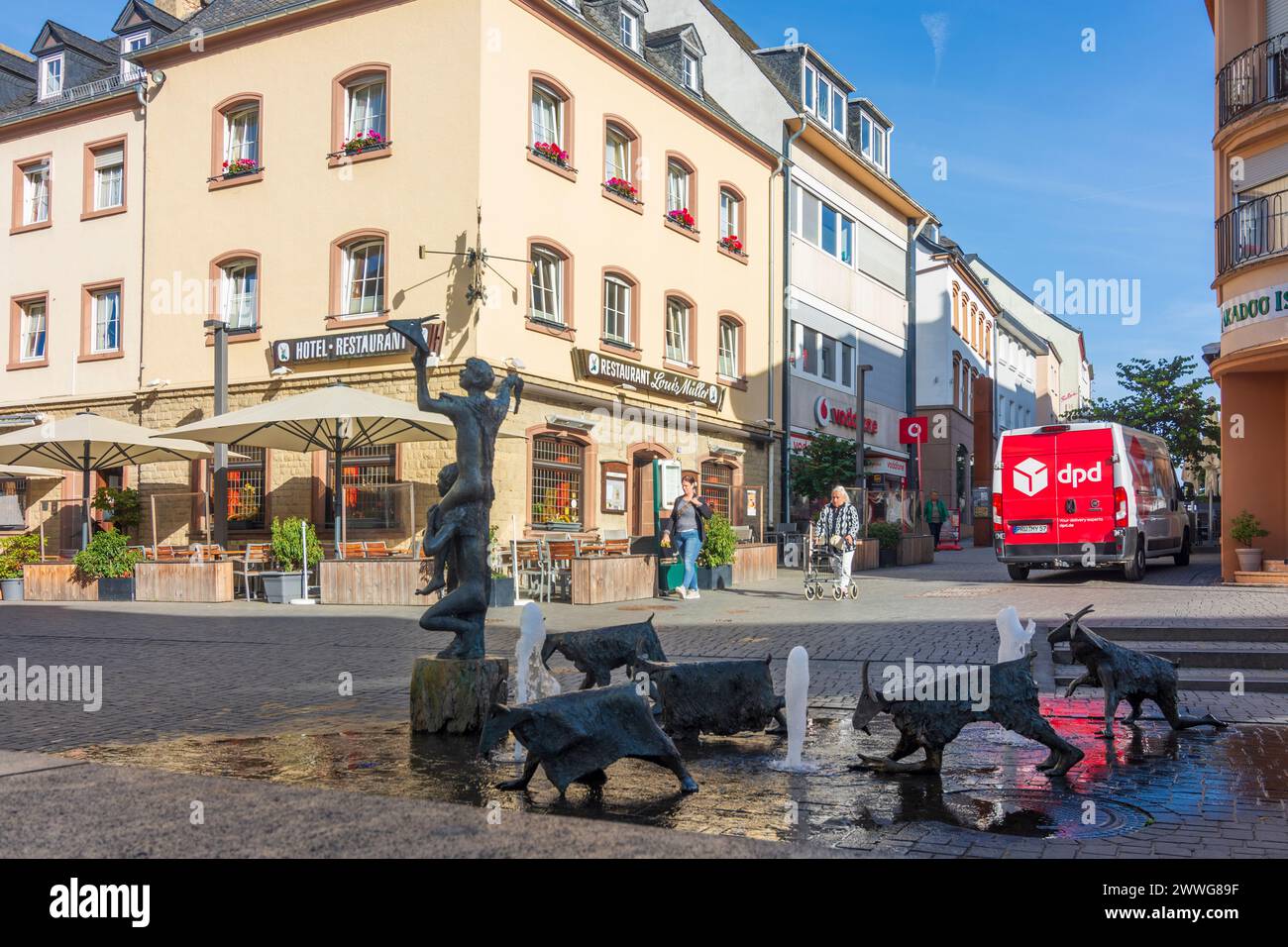 Bitburg : Rue Hauptstraße, vieille ville, zone piétonne à Eiffel, Rhénanie-Palatinat, Allemagne Banque D'Images