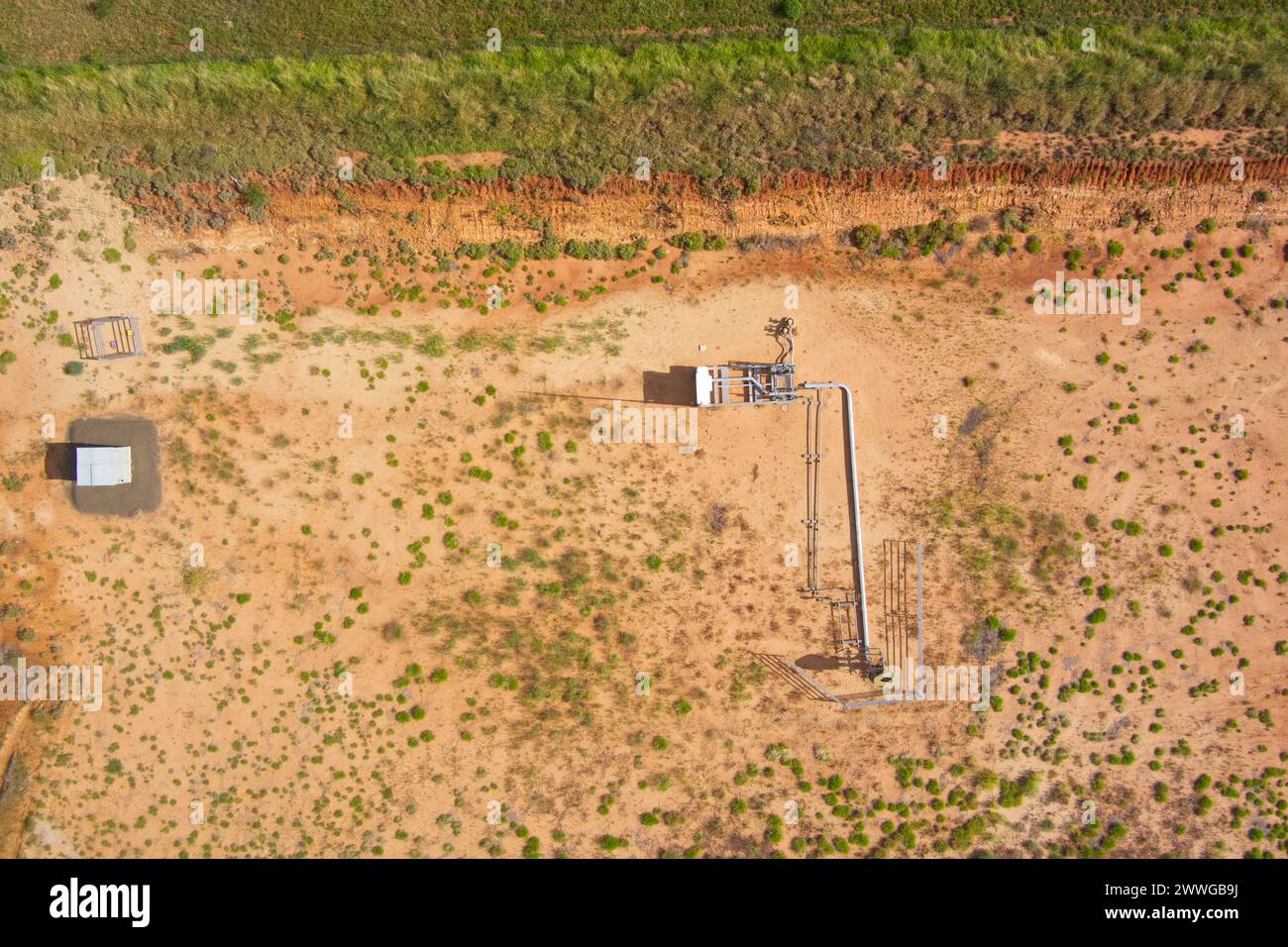 Aérien des puits de gaz de veine de charbon SANTOS GLNG au nord de Wallumbilla une ville rurale et localité de la région de Maranoa, Queensland, Australie Banque D'Images
