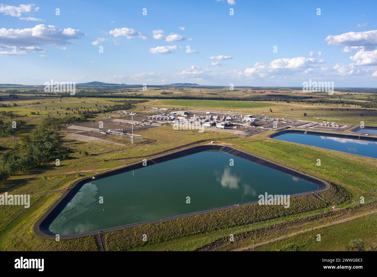 Antenne du centre de traitement du gaz de veine de charbon de SANTOS au nord de Wallumbilla dans la région de Maranoa, Queensland, Australie Banque D'Images