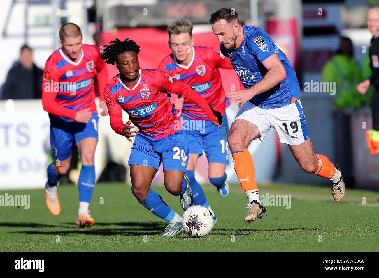 Keenan Appiah-Forson de Dagenham et Redbridge et Dan Gardner de Oldham Athletic lors de Dagenham & Redbridge vs Oldham Athletic, Vanarama National le Banque D'Images