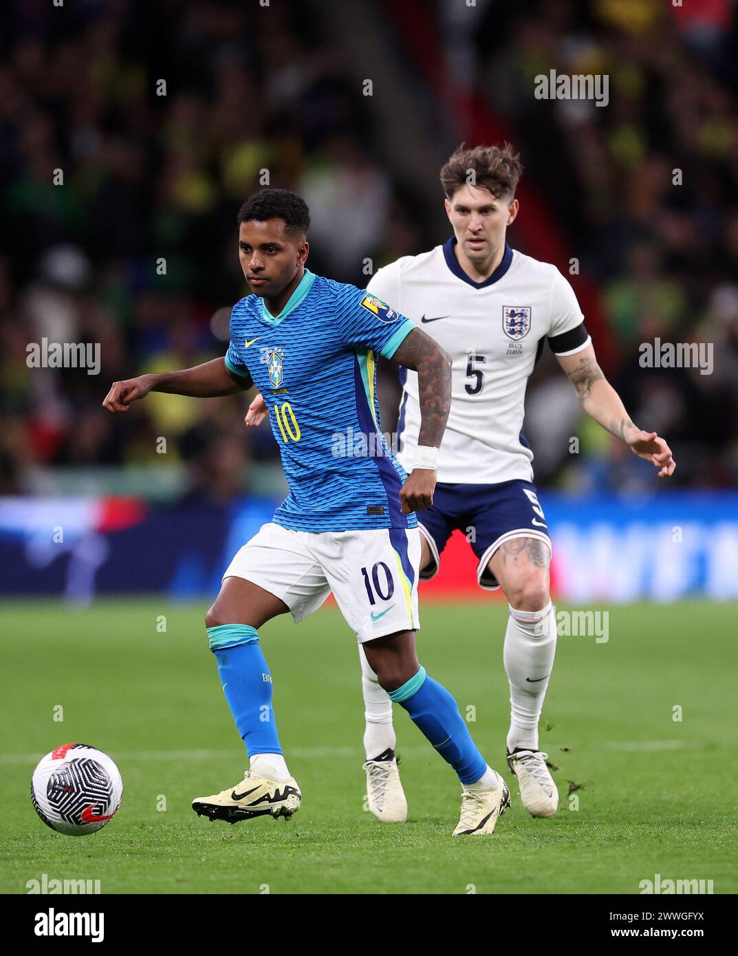 Londres, Royaume-Uni. 23 mars 2024. John Stones d'Angleterre avec Rodrygo du Brésil lors du match amical international au stade de Wembley, Londres. Le crédit photo devrait se lire comme suit : David Klein/Sportimage crédit : Sportimage Ltd/Alamy Live News Banque D'Images