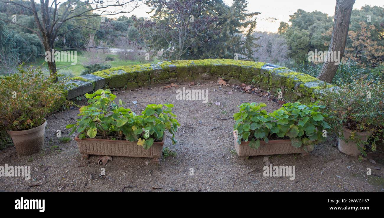 P. de Acim, Espagne - 21 janvier 2024 : jardins extérieurs du couvent El Palancar, Pedroso de Acim, Caceres, Espagne Banque D'Images