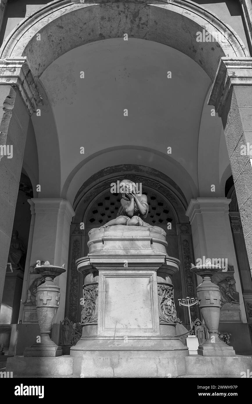 Sculpture dans une salle au cimetière monumental, Cimitero monumentale di Staglieno), Gênes, Italie Banque D'Images