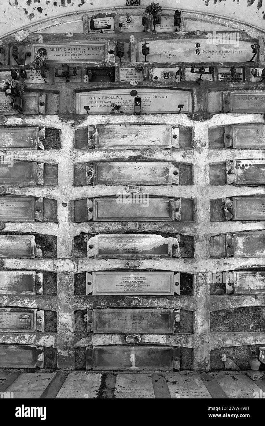 Chambres funéraires historiques au cimetière monumental, Cimitero monumentale di Staglieno), Gênes, Italie Banque D'Images