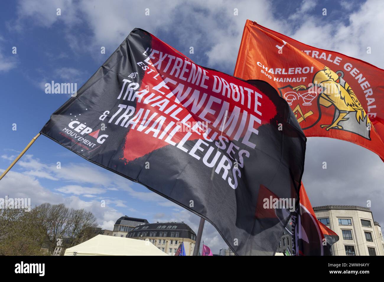 Bruxelles, Belgique. 24 mars 2024. Le slogan anti-extrême droite du CEPAG photographié lors d'une manifestation "Unis contre le racisme", à Bruxelles, le dimanche 24 mars 2024. BELGA PHOTO NICOLAS MAETERLINCK crédit : Belga News Agency/Alamy Live News Banque D'Images