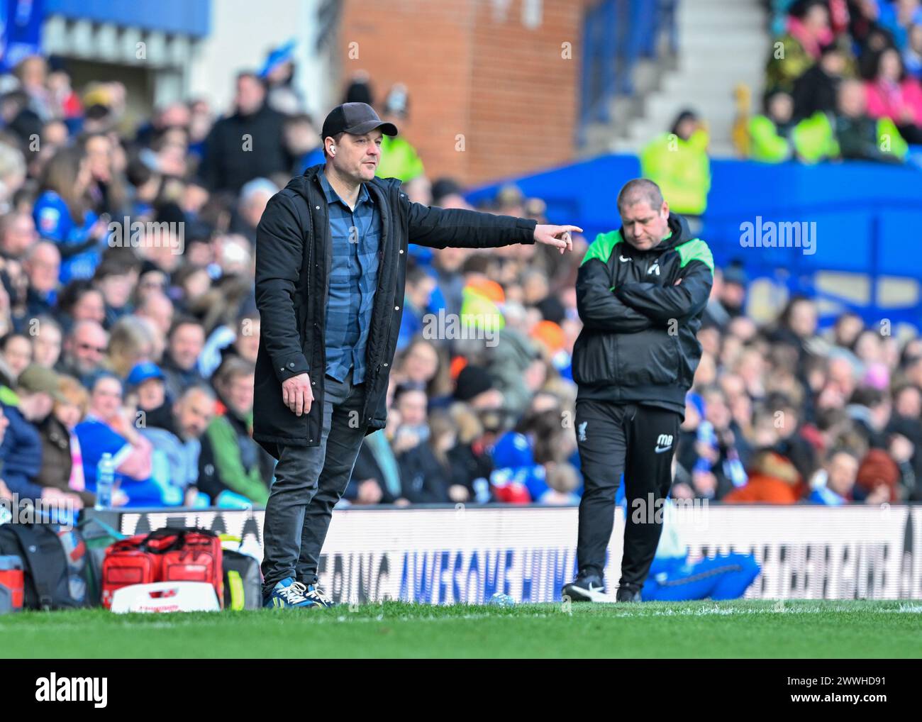 Brian Sørensen manager d'Everton Women instruit, lors du match de la FA Women's Super League Everton Women vs Liverpool Women au Goodison Park, Liverpool, Royaume-Uni, 24 mars 2024 (photo de Cody Froggatt/News images) Banque D'Images