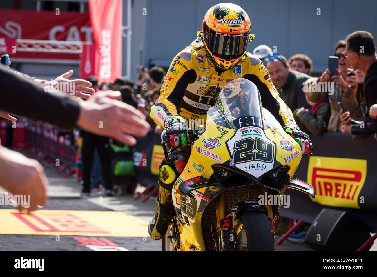 Circuit de Barcelona, Barcelone, Catalogne, Espagne. 24 mars 2024. 2024 Pirelli Catalunya Round, World Superbikes, Round 2, Day 3 ; Andrea Iannone de l'équipe Goeleven monte au paddock après le superpole Credit : action plus Sports/Alamy Live News Banque D'Images