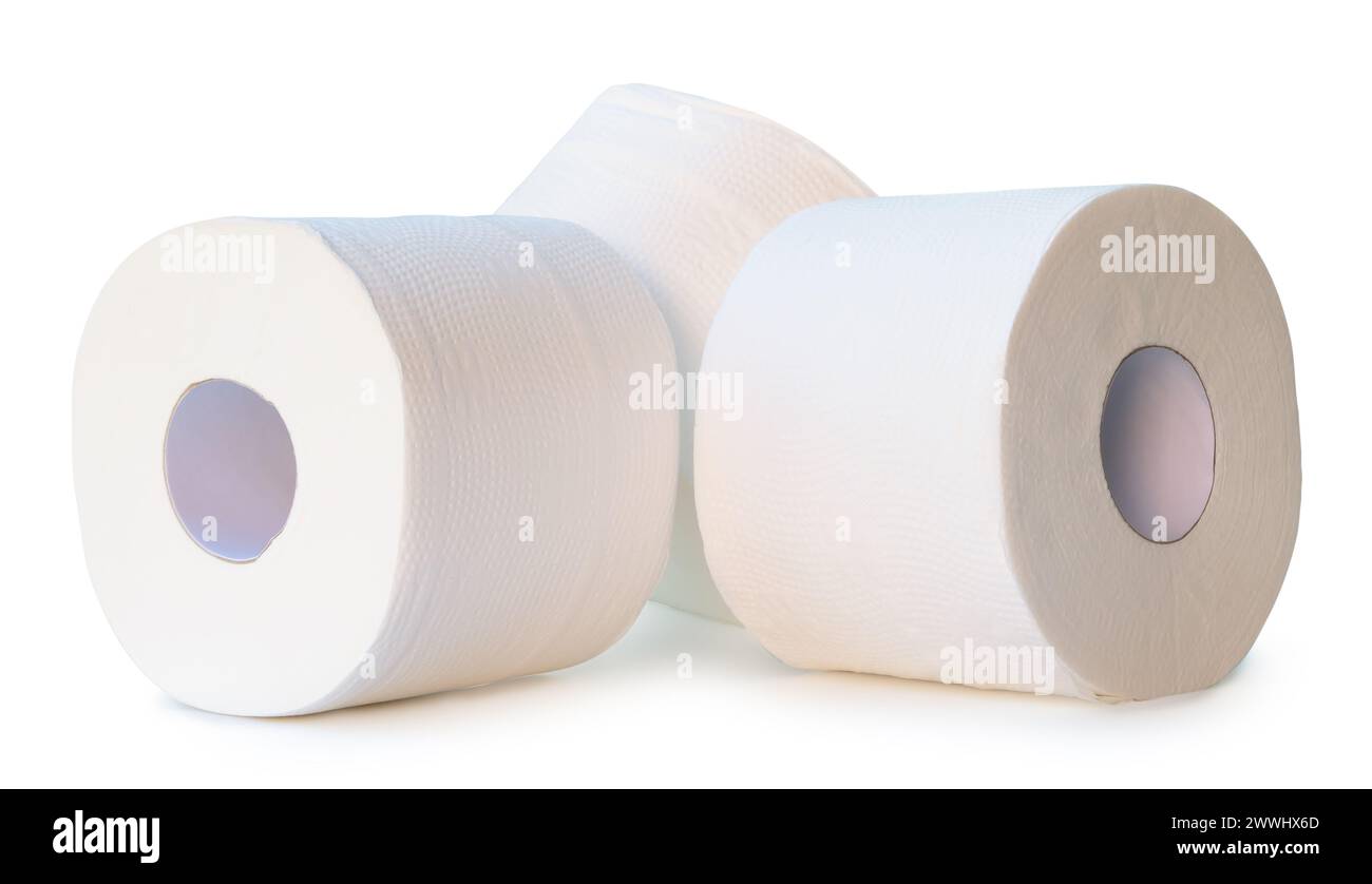 La vue avant du papier de soie blanc ou des rouleaux de papier toilette dans la pile est isolée sur fond blanc avec chemin de découpage. Banque D'Images
