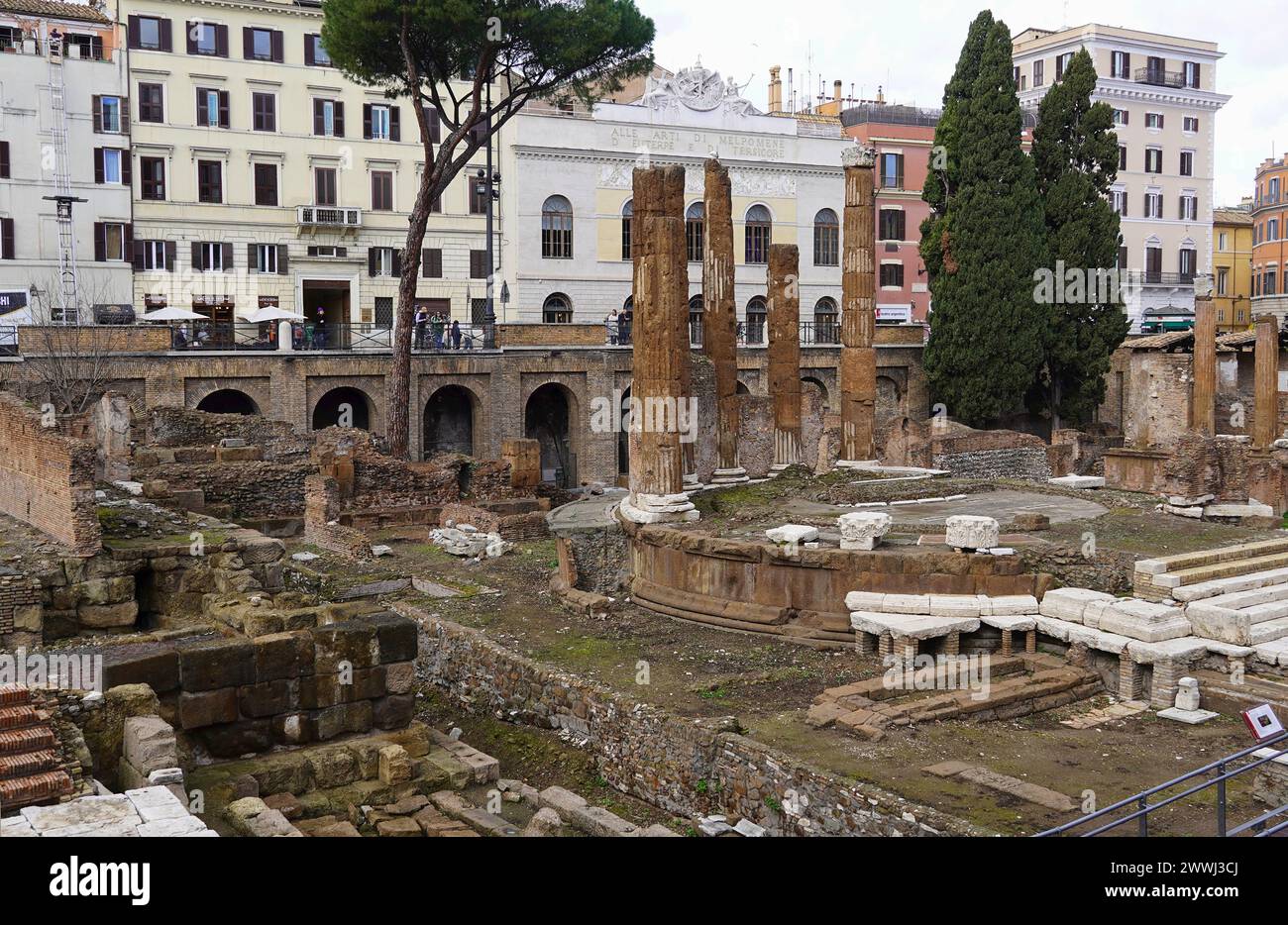 24 février 2024, Rome, Italie. Le temple de Fortuna Huiusce Diei, ou Fortune de ce jour et l'endroit où Jules César a été assassiné dans le L. Banque D'Images
